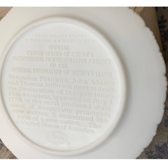 Commemorative Declaration of Independence White Fenton 8" Plate Bicentennial - Picture 8 of 9